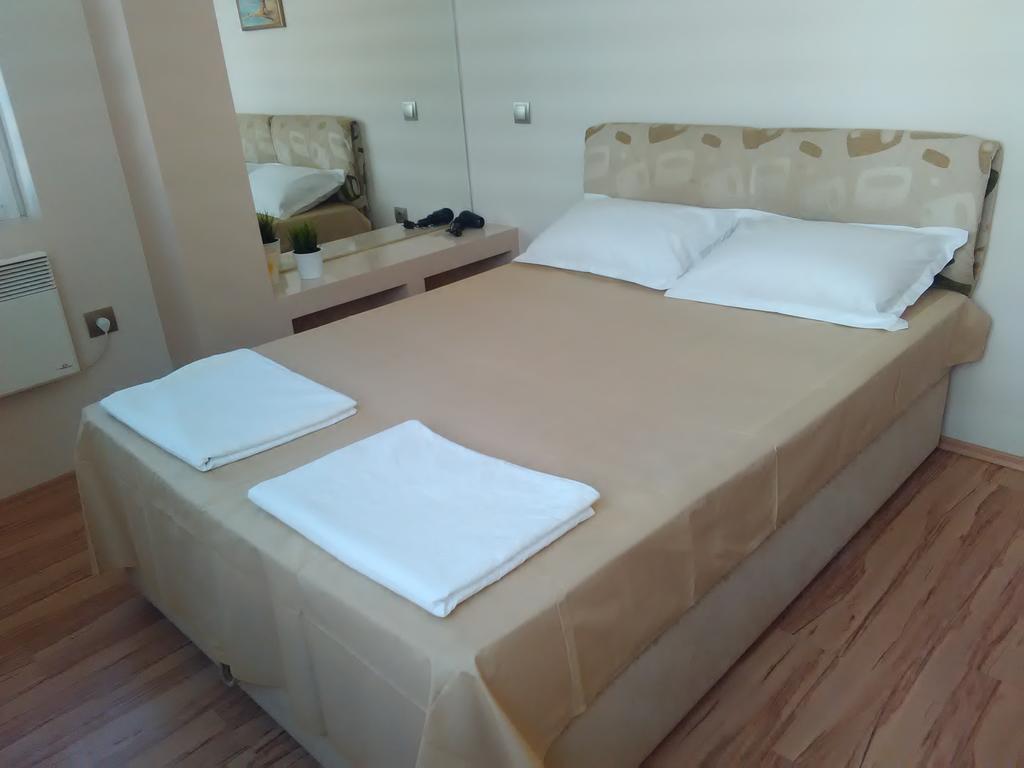 Geri Apartment Burgasz Kültér fotó