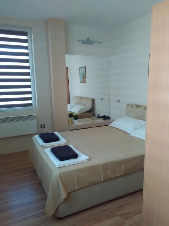 Geri Apartment Burgasz Kültér fotó